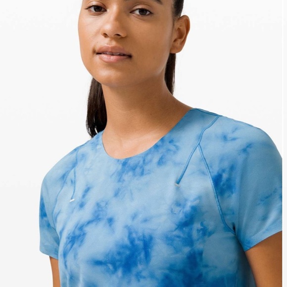 Lululemon Lightweight Run Kit Short Sleeve
Tidal Dye Vapor Hawaiian Blue - Picture 2 of 9
